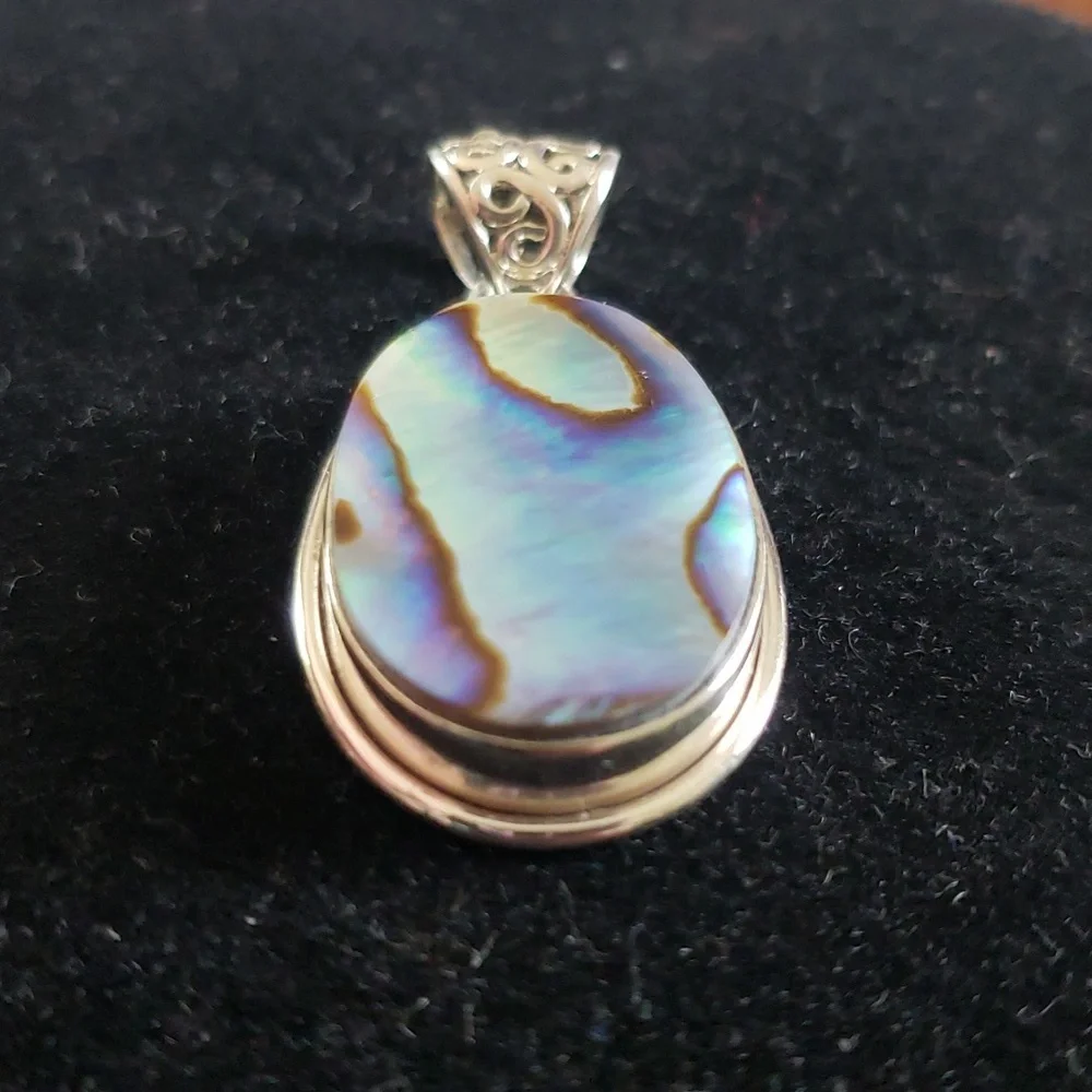 Abalone Shell Pendant - Picture 2 of 5